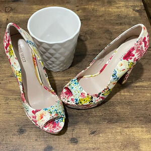 Nine West Flower Platform Peep Toe Heels Size 8 1/2 M Vishellel